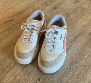 Tênis Puma branco e rosa