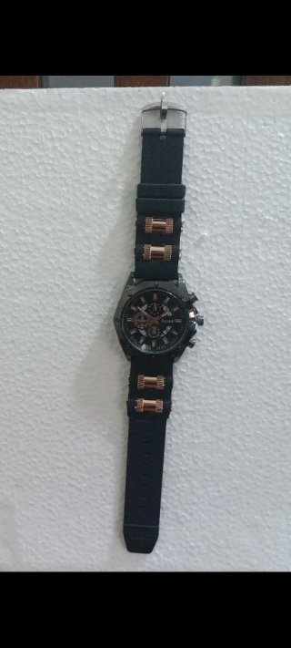 Orologio da uomo nero e oro