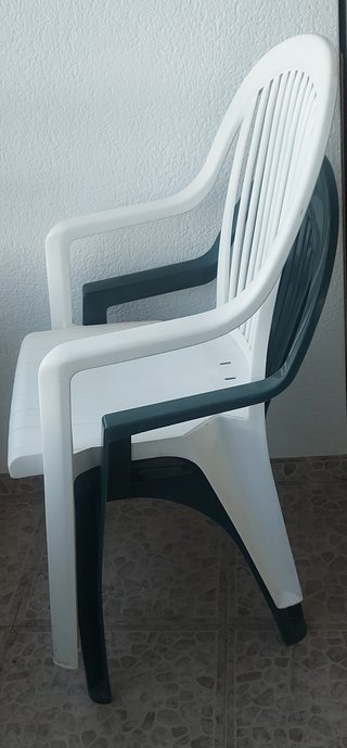 Lote 2 Sillas de plástico para terraza