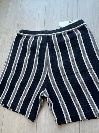 Pantalón corto Zara rayas.