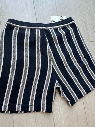 Pantalón corto Zara rayas.
