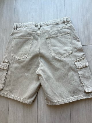 Pantalón corto cargo Zara beige