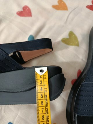 Sandalias Gaimo cuña negras