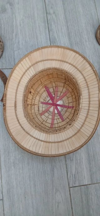 4 Herraduras y Sombrero Asiático