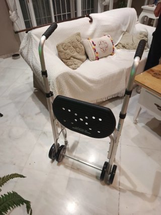 Andador con asiento y ruedas (ancho 48 Alto 94