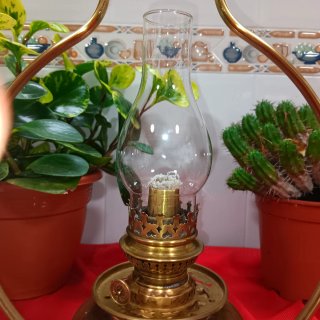 Quinqué de bronce antiguo