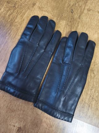 Guantes de piel y pelo negro