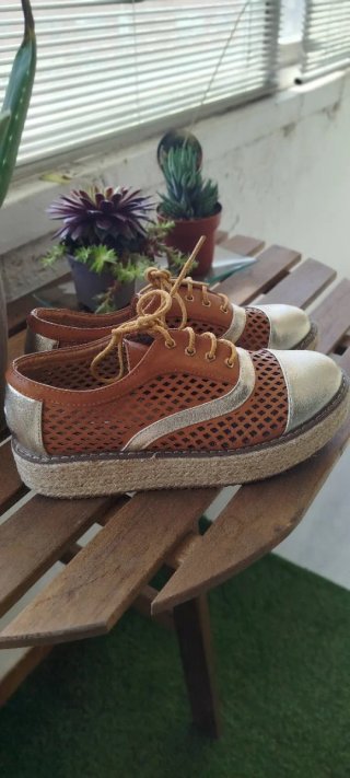 Zapatos calados con cordones y plataforma