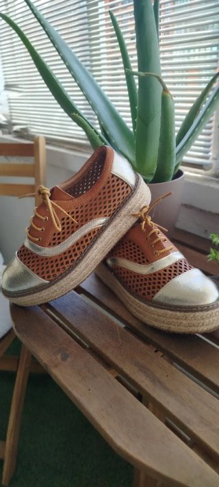 Zapatos calados con cordones y plataforma