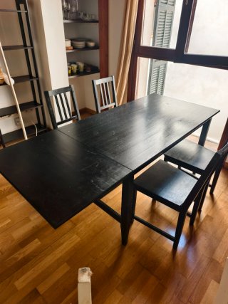 Mesa y 4 sillas comedor madera