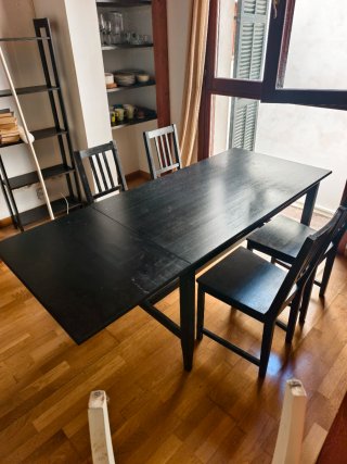 Mesa y 4 sillas comedor madera