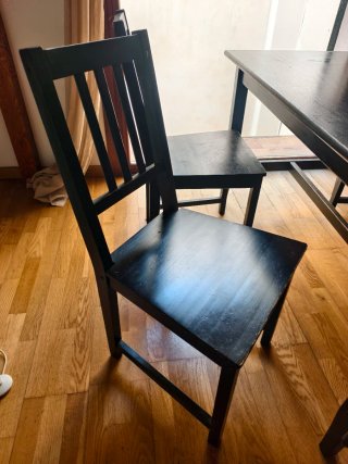 Mesa y 4 sillas comedor madera