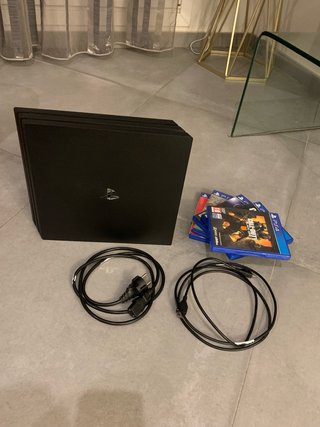 PS4 Pro 1TB + 5 Juegos (Call of Duty, FIFA)