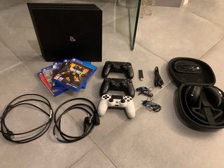 Pack PS4 Pro 1TB Negra + Accesorios