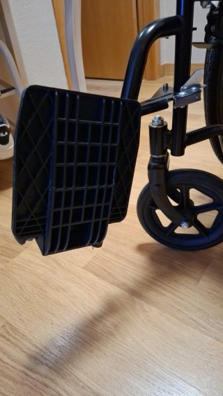 SILLA DE RUEDAS MANUAL DE ACERO