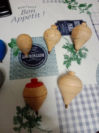 8 peonzas antiguas