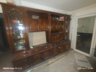 Mueble de salón clásico madera y cristal
