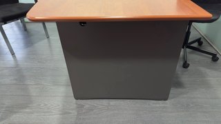 Mesa de despacho clásica de madera