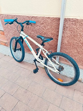 Bicicleta Btwin Blanca y Azul