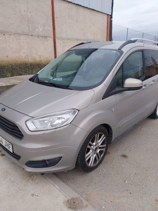 Ford E-Tourneo Courier 2017
