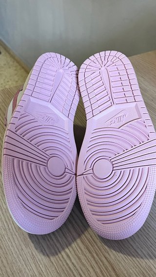 Nike Air Jordan 1 Low Rosa y Blanco