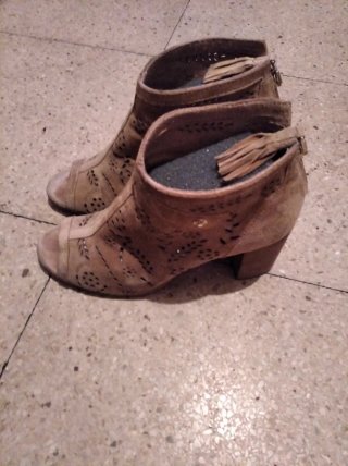Botines de verano beige con flecos