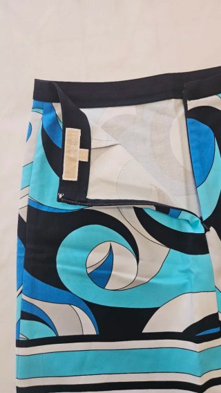 FALDA MICHAEL KORS ESTAMPADA AZUL BLANCO NEGRO.