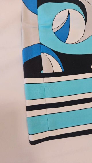 FALDA MICHAEL KORS ESTAMPADA AZUL BLANCO NEGRO.