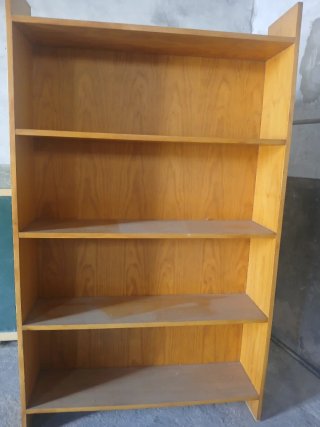Estantería de madera