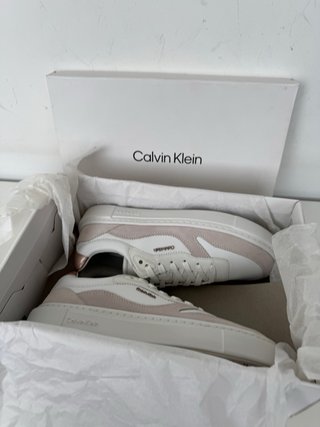 Zapatillas Calvin Klein de piel nuevas. Talla 39