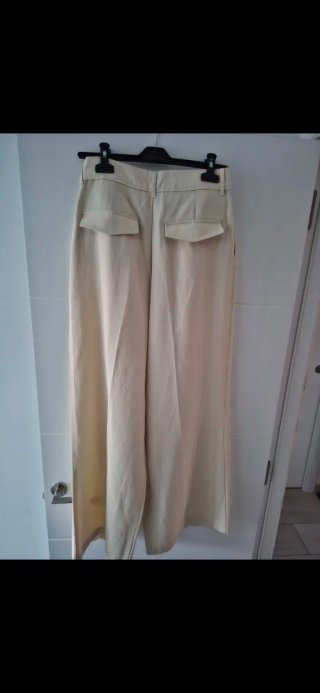 Pantalones Zara color crudo