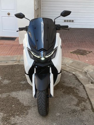 Yamaha NMAX V3 Maxi Scooter Automática