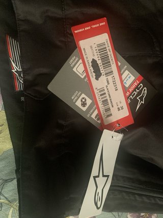 Pantalón corto Alpinestars impermeable.