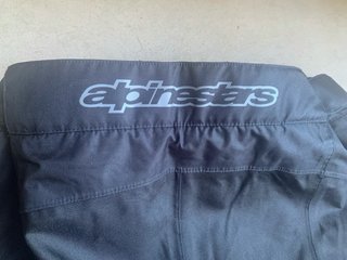 Pantalón corto Alpinestars impermeable.