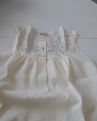 Camisones de batista sin mangas, bordados.