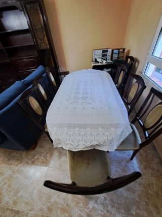 Mesa de comedor y 6 sillas