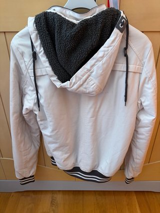 Chaqueta sintética con capucha hombre
