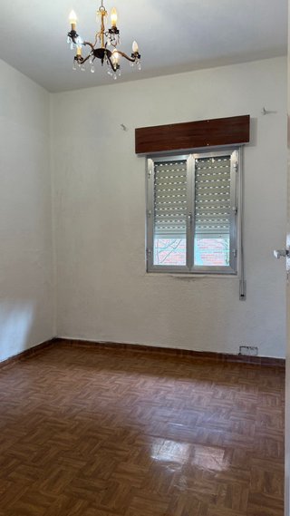 Vendo piso con sótano tres habitaciones salón