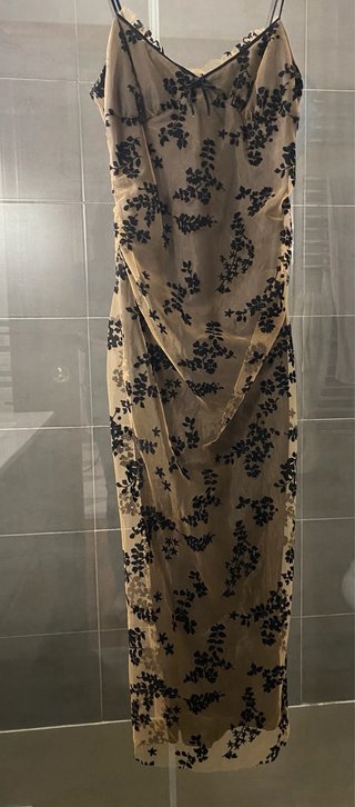 Vestido Zara floral negro y beige