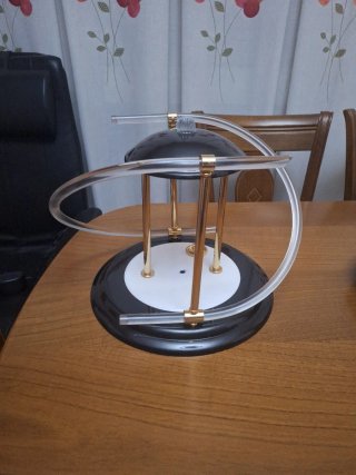 Lámpara de comedor negra y dorada