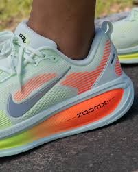 Nike Vomero 18 Verde y Naranja