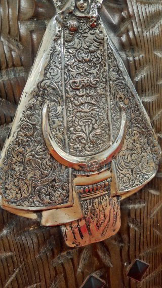 Relicario religioso madera y metal