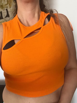 Blusa naranja escotada nueva
