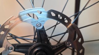 Ruedas DT Swiss gravel.