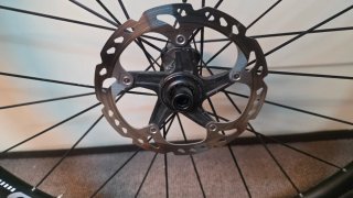 Ruedas DT Swiss gravel.