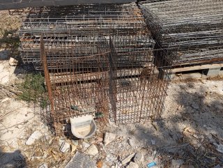Jaulas metálicas para perros o aves.