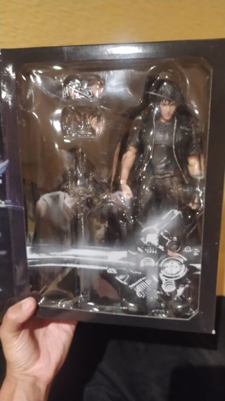 Figura Noctis Final Fantasy XV Play Arts Kai