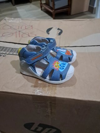 Zapatitos de niño azules con dibujos T18