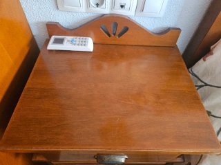 Cabecero y mesitas de madera maciza