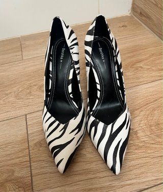 Zapatos de tacón con estampado cebra
